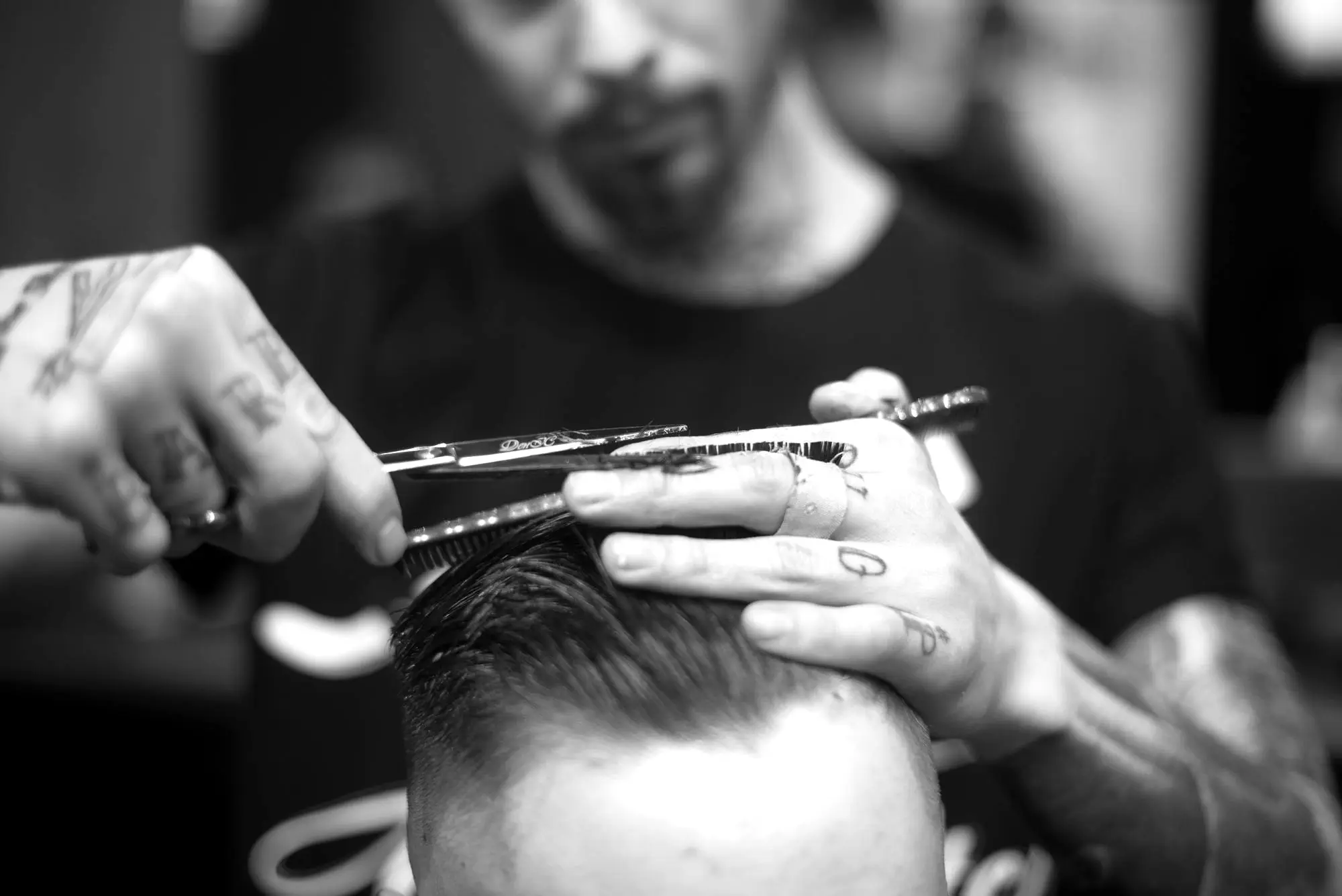Corte a tijera sobre peine
